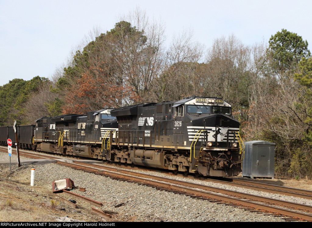 NS 3626 leads train 350 northbound on track 1